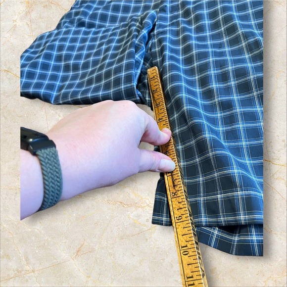 Greg Norman Men's Golf Shorts 36 Chino Gray Blue Plaid Stretch Poly Spandex EUC - Picture 8 of 8